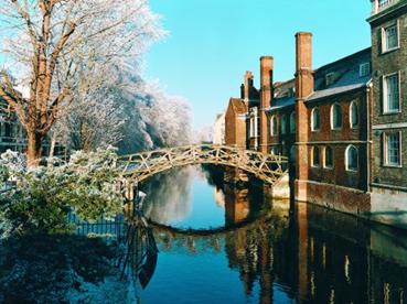 Queens' College Cambridge - Bridge in Winter - JPEG 55K